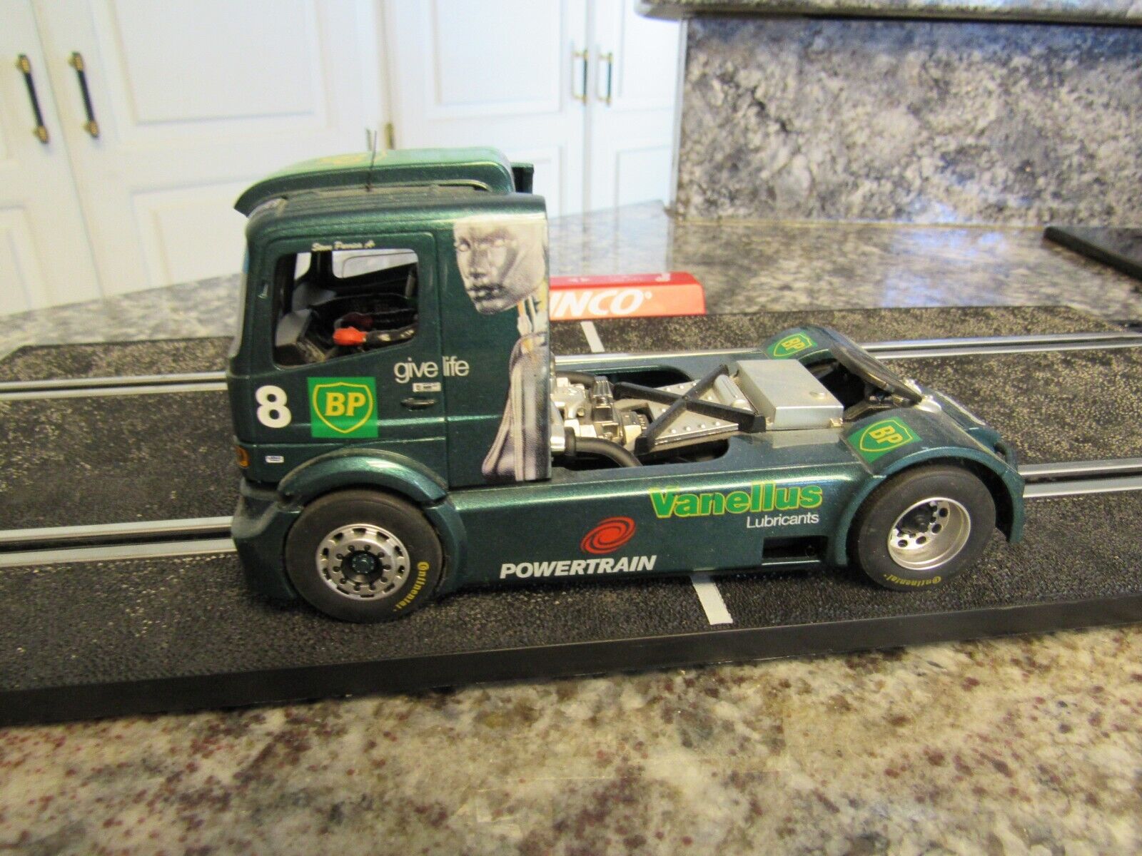 Camión FLY Mercedes-Benz Atego FIA ETRC 2000, TREN MOTRIZ BP #8 1:32 Slot Car