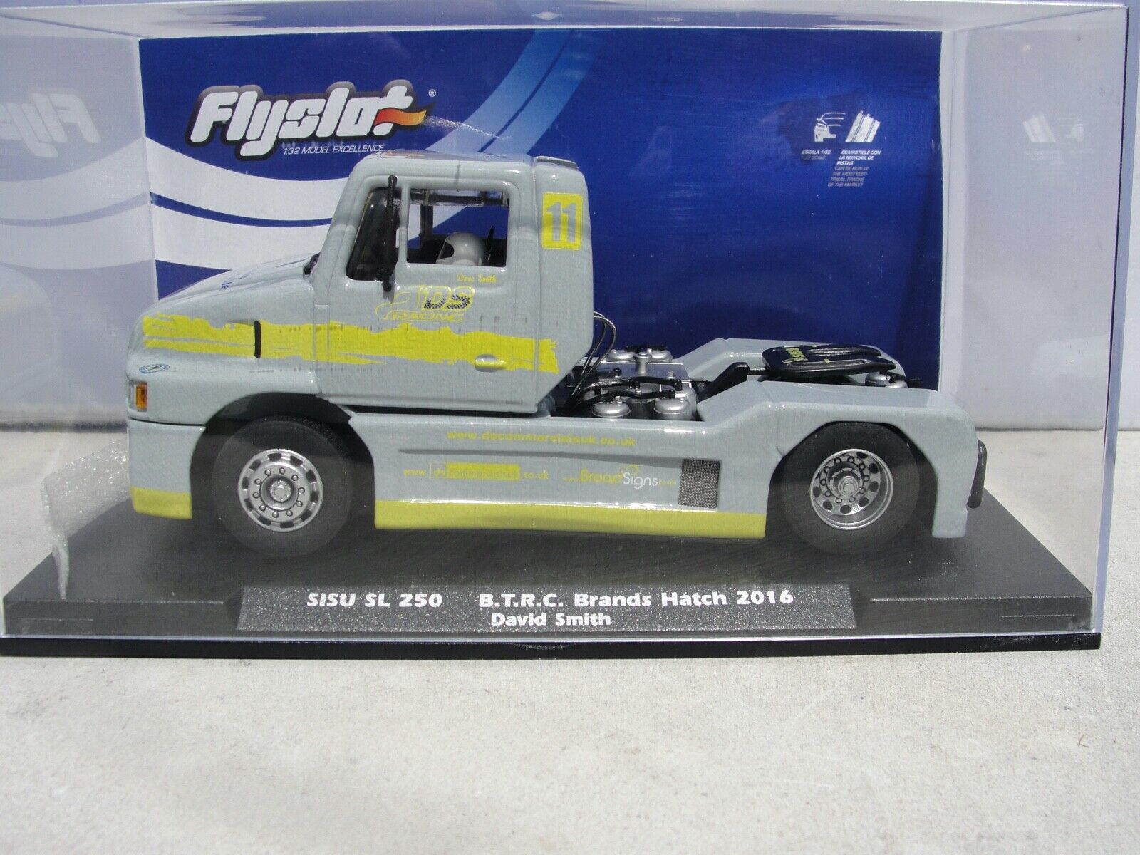 Camión Fly Sisu SL 250 'BTRC MARCAS 2016' GRIS #11 201304 RANURA 1:32 NUEVO EN CAJA
