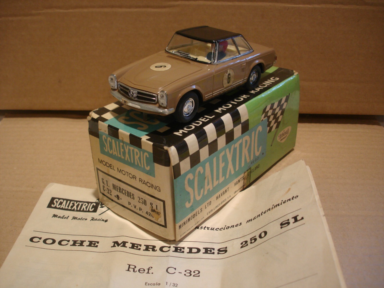 EXIN MERCEDES 250 BEIG/NEGRO REF C-32 CON SU CAJA E INSTRUCCIONES