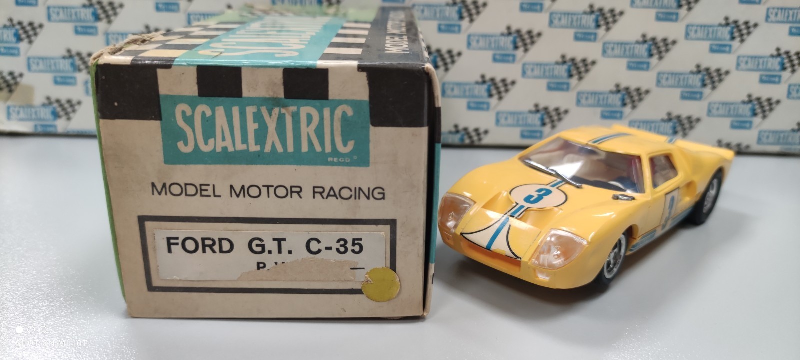 FORD GT40 AMARILLO SCALEXTRIC EXIN CON CAJA