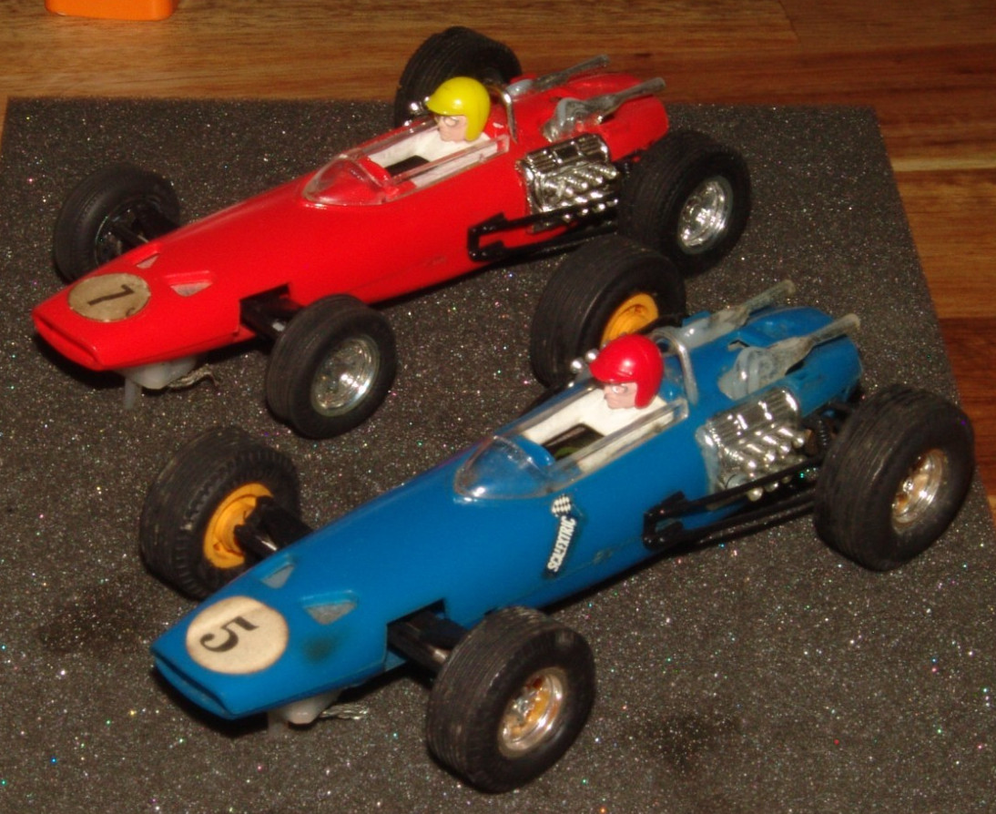 Lote de 2 BRM F1 2ª serie de Scalextric Exin ref C-37