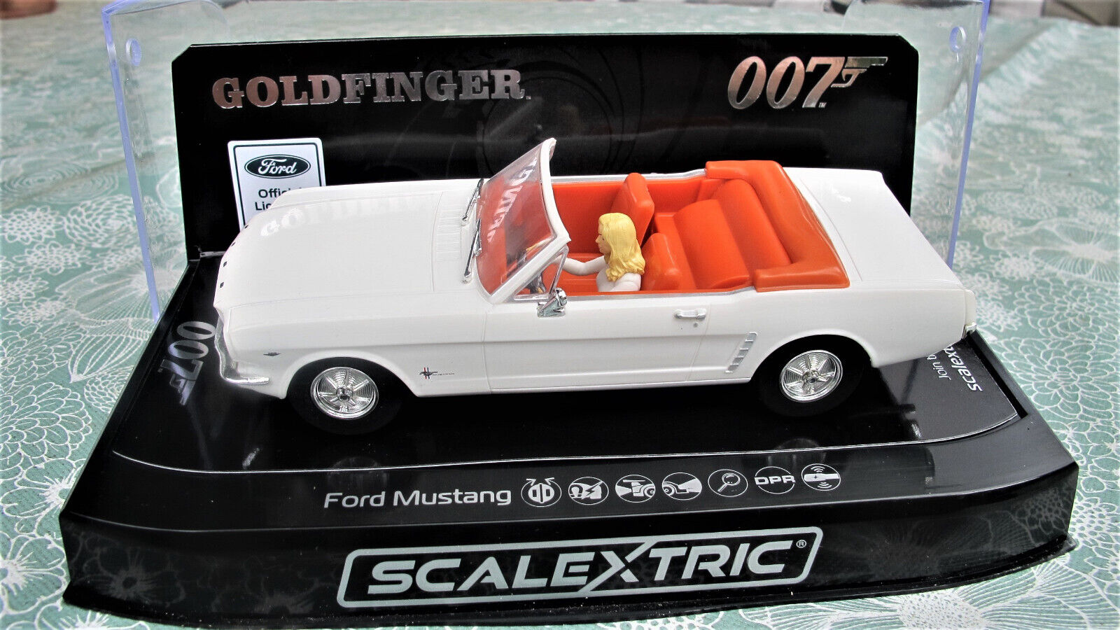 Scalextric C4404 Ford Mustang Edición James Bond Goldfinger NUEVO