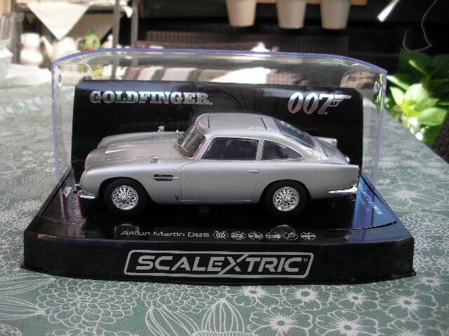 Scalextric C4436 Aston Martin DB5 James Bond ""Goldfinger"" NUEVO