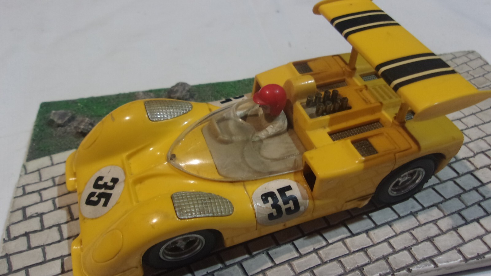 SCALEXTRIC EXIN CHAPARRAL GT AMARILLO, CON CAJA REPRO COMPLETO Y FUNCIONANDO